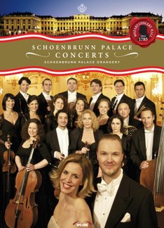 В оранжерее дворца Шенбрунн ежедневно проходят концерты классической музыки