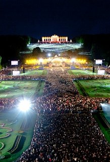 Знаменитый летний концерт Венского филармонического в парке Шенбрунн