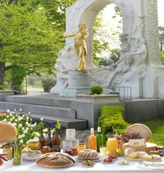 Памятник Штраусу-сыну в городском парке Вены