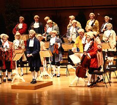 Венский оркестр Моцарта в исторических костюмах